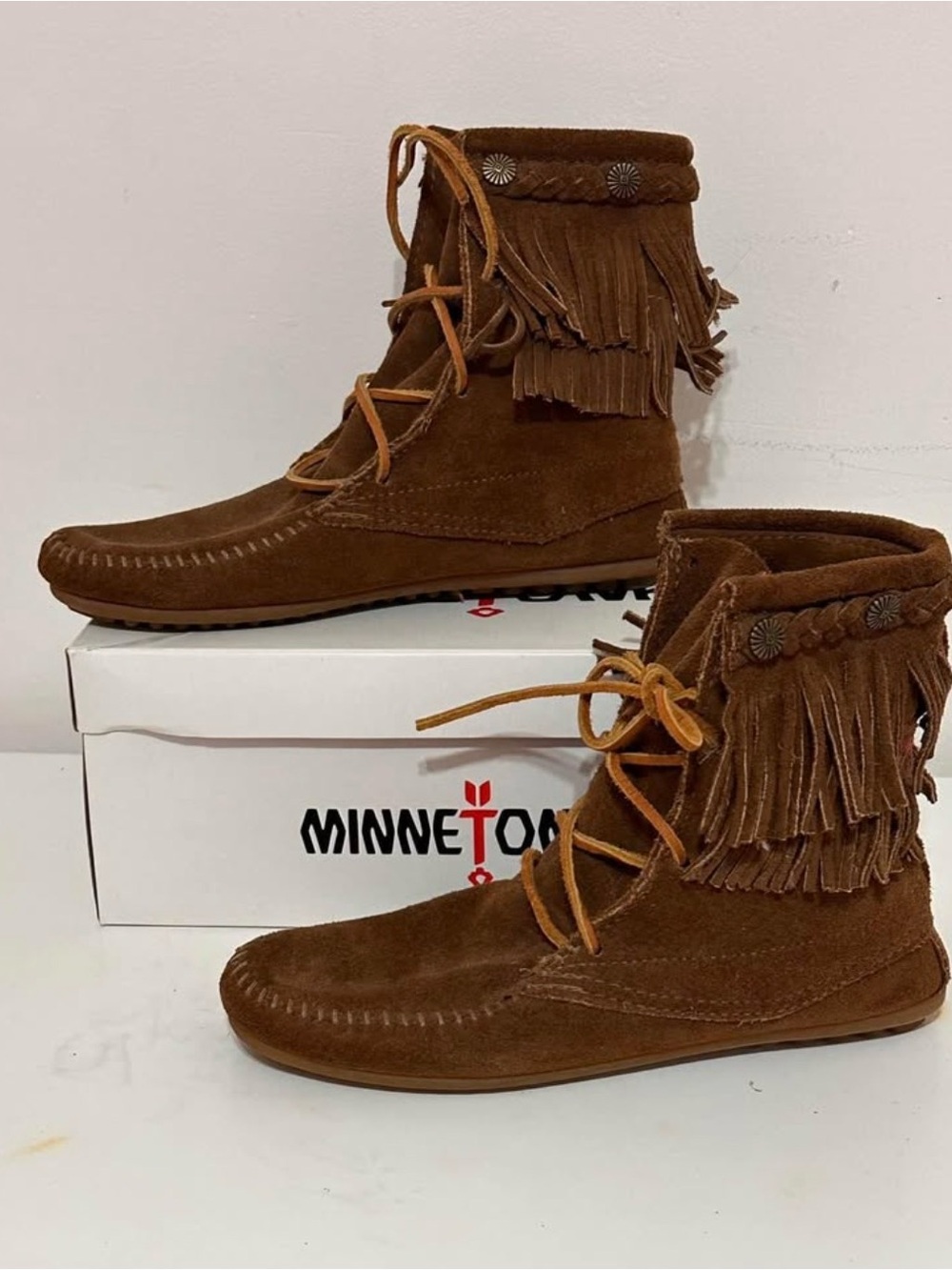 Minnetonka Moccasin size 6